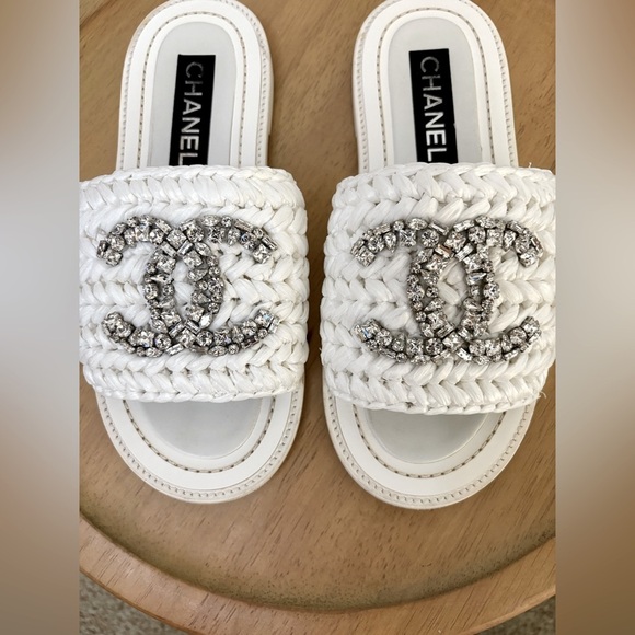 CHANEL  Raffia Crystal CC Mules Sandals - Picture 6 of 8